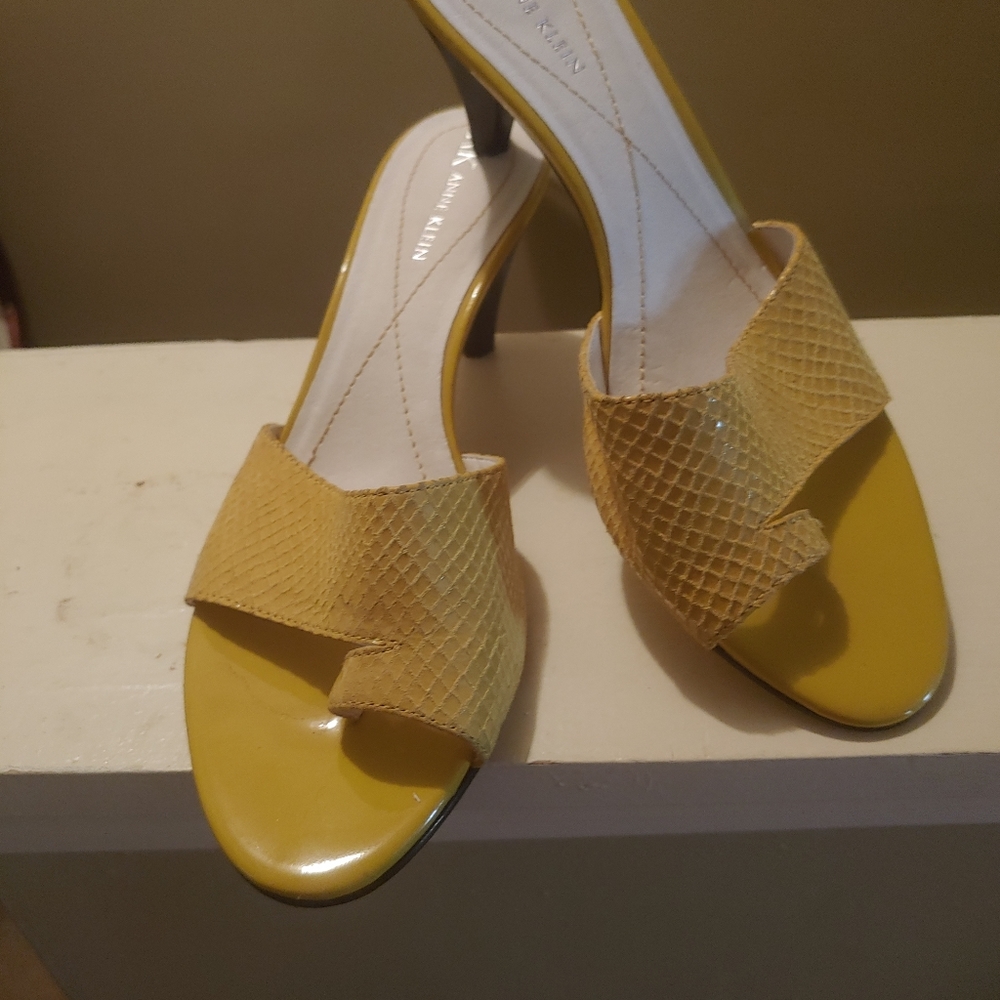 Shoes - Picture 5 of 6